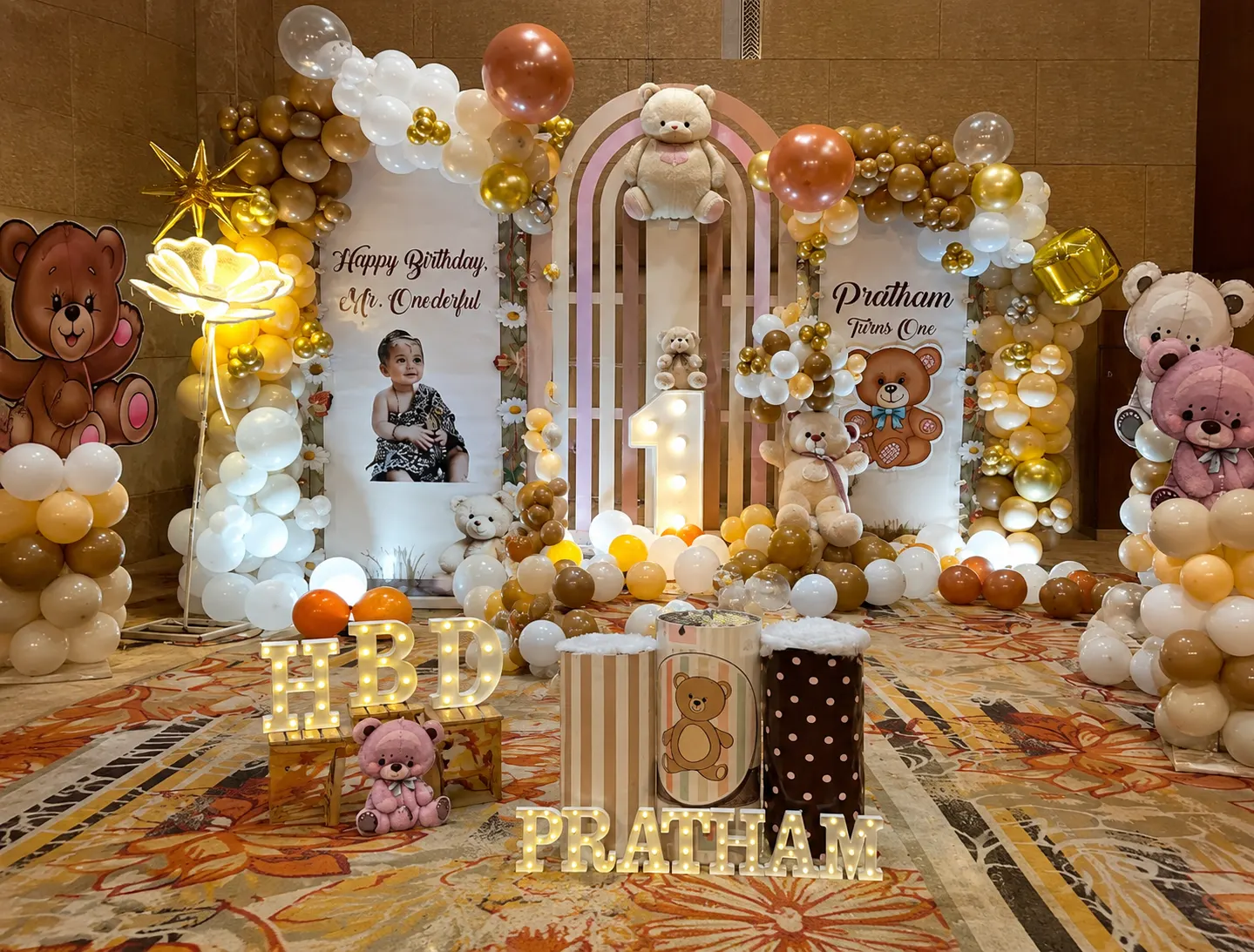Custom teddy bear birthday balloon decoration setup Noida